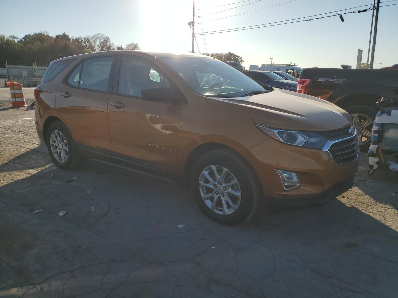 2018 Chevrolet Equinox VIN 2GNAXHEV7J6157012 Copart auction photo, side / front end damage thumbnail 4