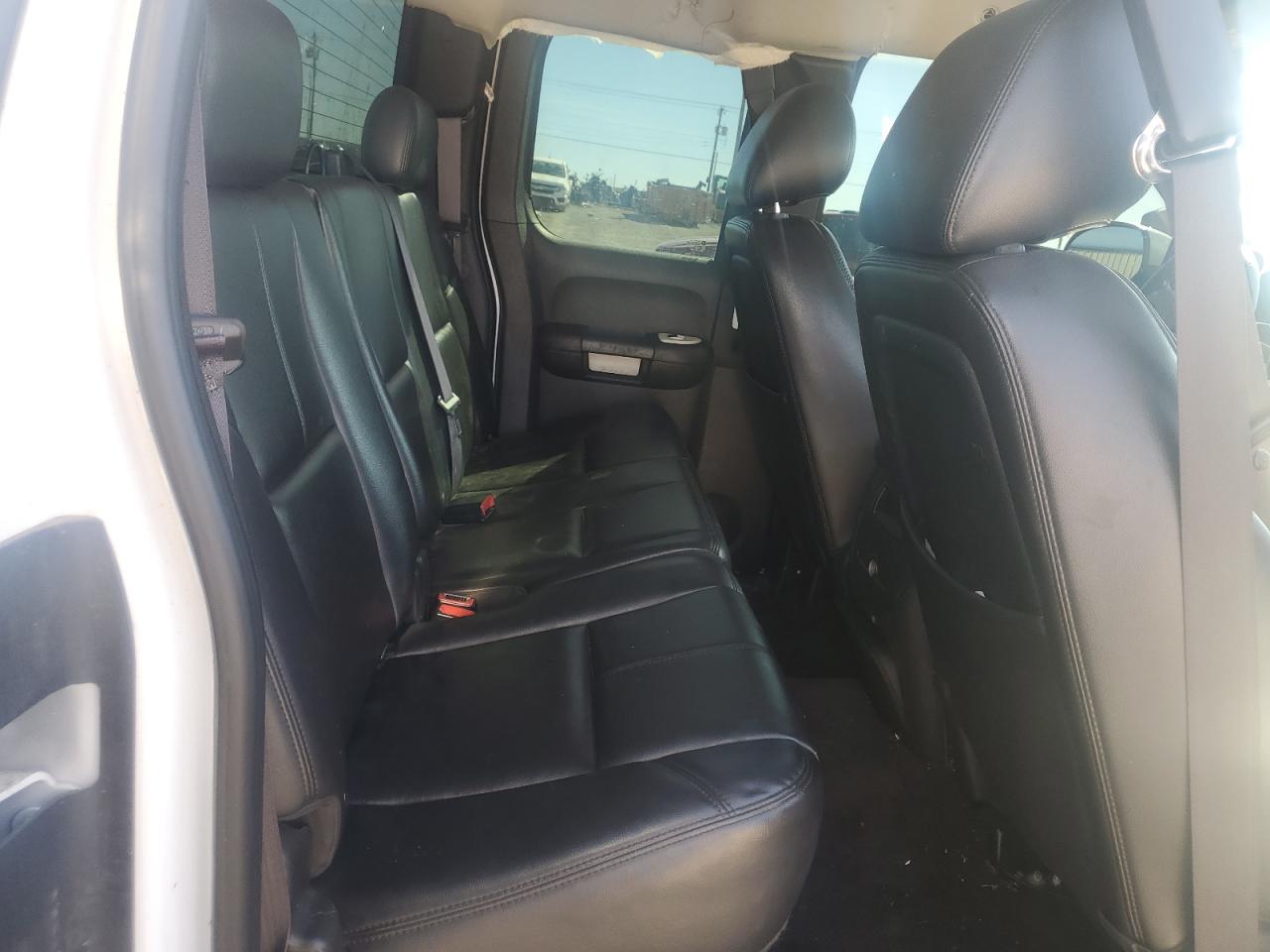 2011 Chevrolet Silverado VIN 1GCRCTE02BZ454435 Copart auction photo, rear end / minor dent/scratches damage thumbnail 10