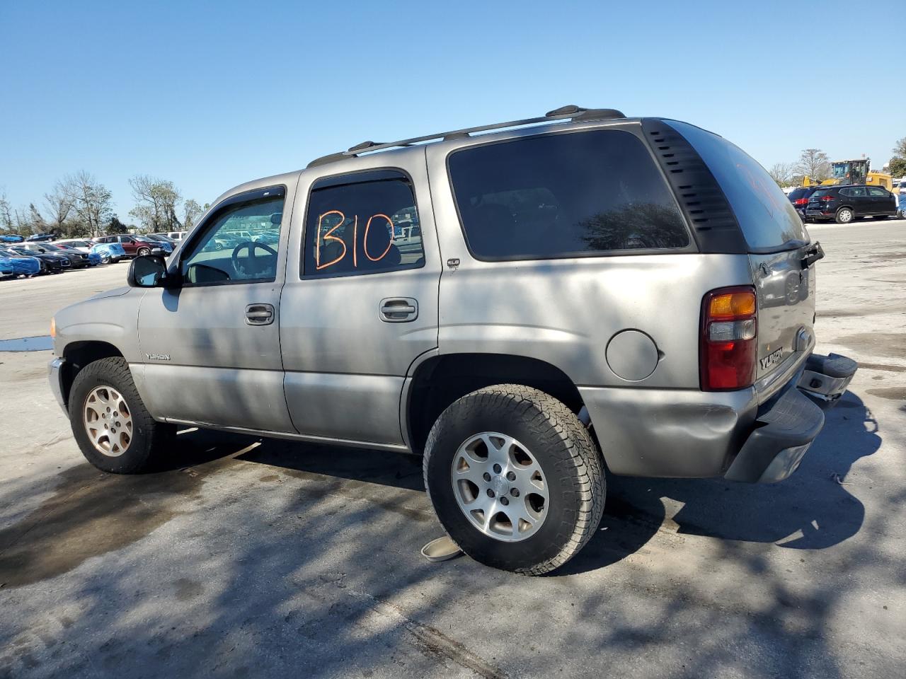2002 GMC Yukon VIN 1GKEC13Z32R162883 Copart auction photo, side / rear end damage thumbnail 2