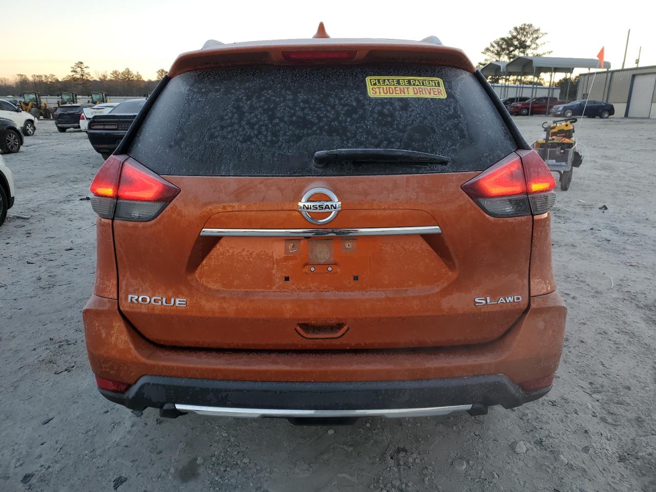 2017 Nissan Rogue VIN JN8AT2MV5HW250313 Copart auction photo, front end / side damage thumbnail 6