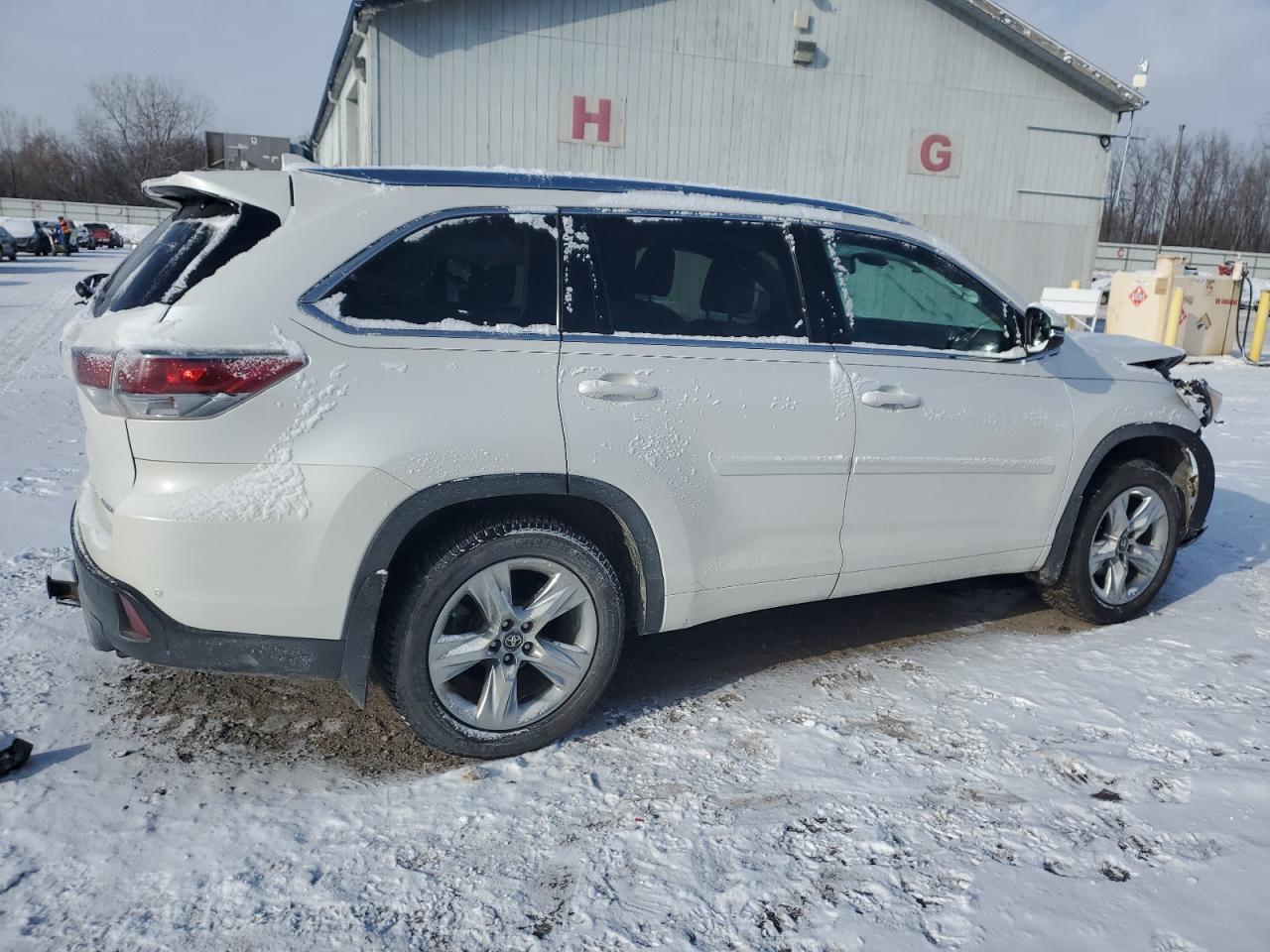 2016 Toyota Highlander VIN 5TDDKRFH4GS298606 Copart auction photo, front end / minor dent/scratches damage thumbnail 3
