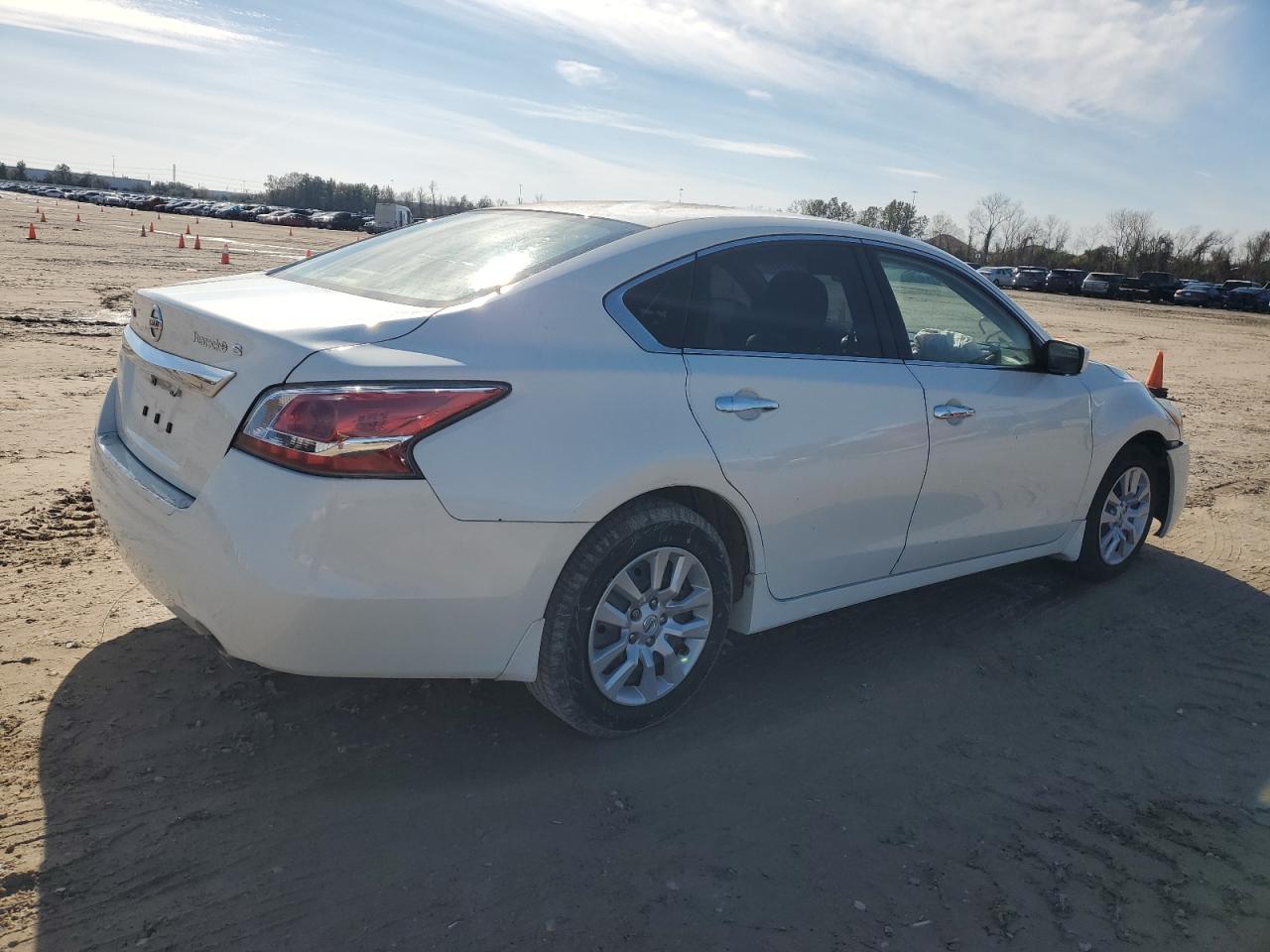 2015 Nissan Altima VIN 1N4AL3APXFN368566 Copart auction photo, front end / minor dent/scratches damage thumbnail 3