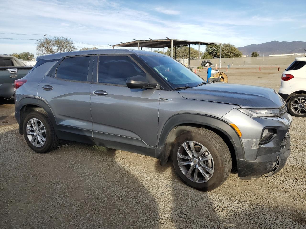 2021 Chevrolet TrailBlazer VIN KL79MMS28MB026533 Copart auction photo, front end / side damage thumbnail 4