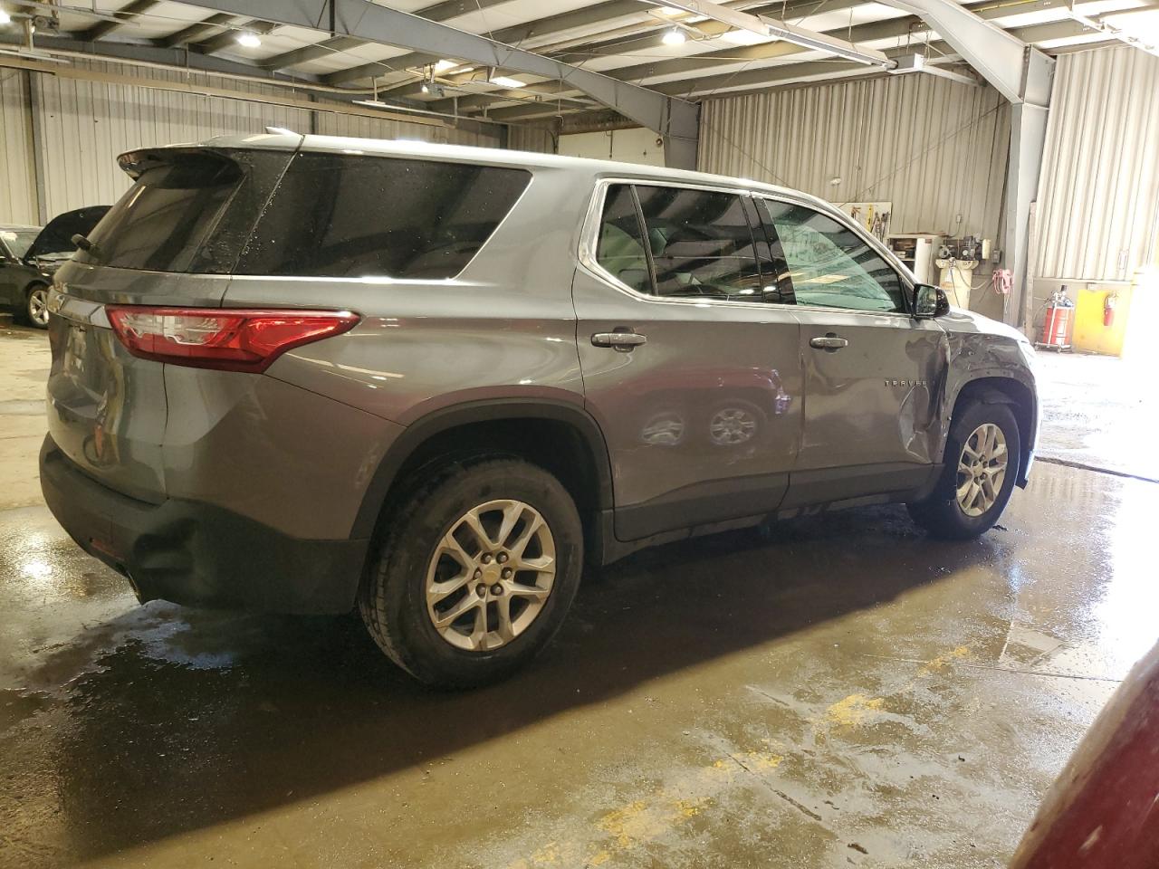 2019 Chevrolet Traverse VIN 1GNERFKW6KJ217928 Copart auction photo, front end / side damage thumbnail 3