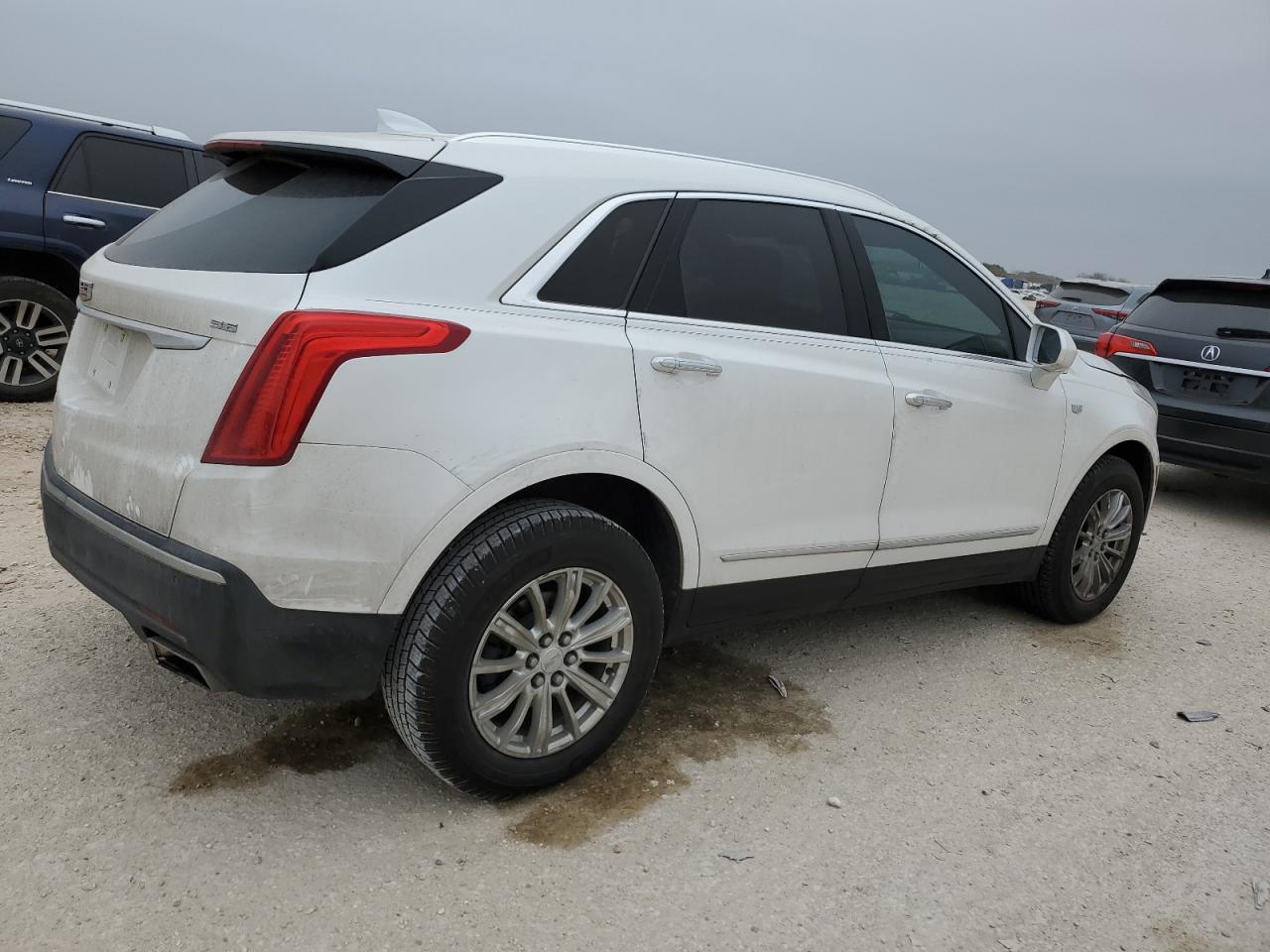 2017 Cadillac XT5 VIN 1GYKNARS3HZ114676 Copart auction photo, front end damage thumbnail 3