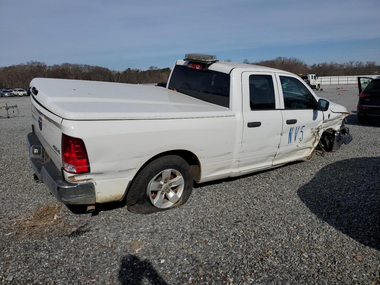 2018 RAM 1500 VIN 1C6RR7FG5JS296253 Copart auction photo, front end / side damage thumbnail 3