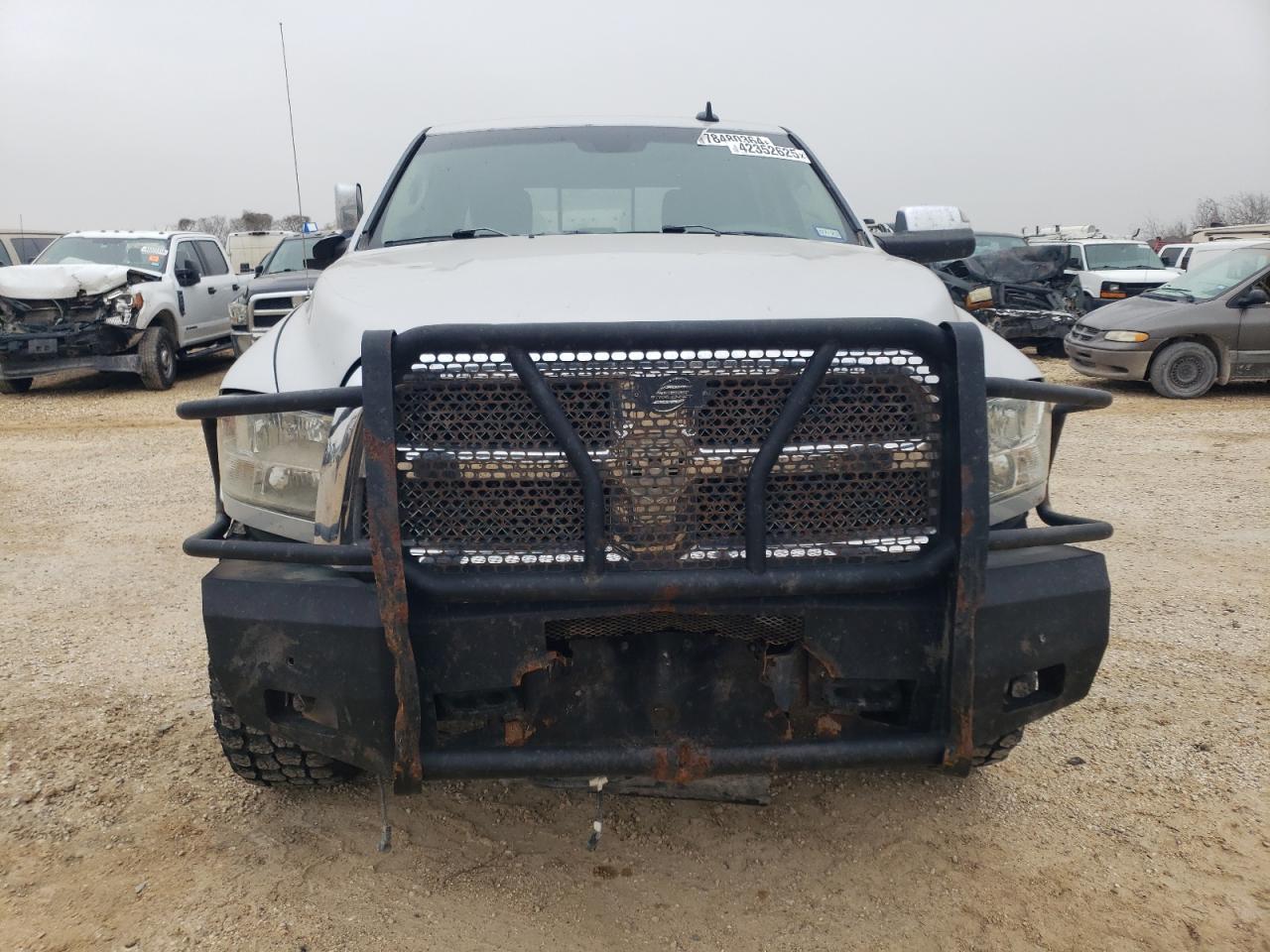 2018 RAM 2500 VIN 3C6UR5DL9JG202400 Copart auction photo, front end / minor dent/scratches damage thumbnail 5