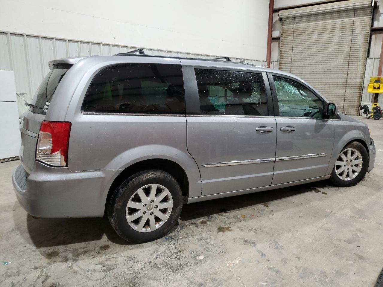 2014 Chrysler Town & Country VIN 2C4RC1BGXER207765 Copart auction photo, front end / side damage thumbnail 3