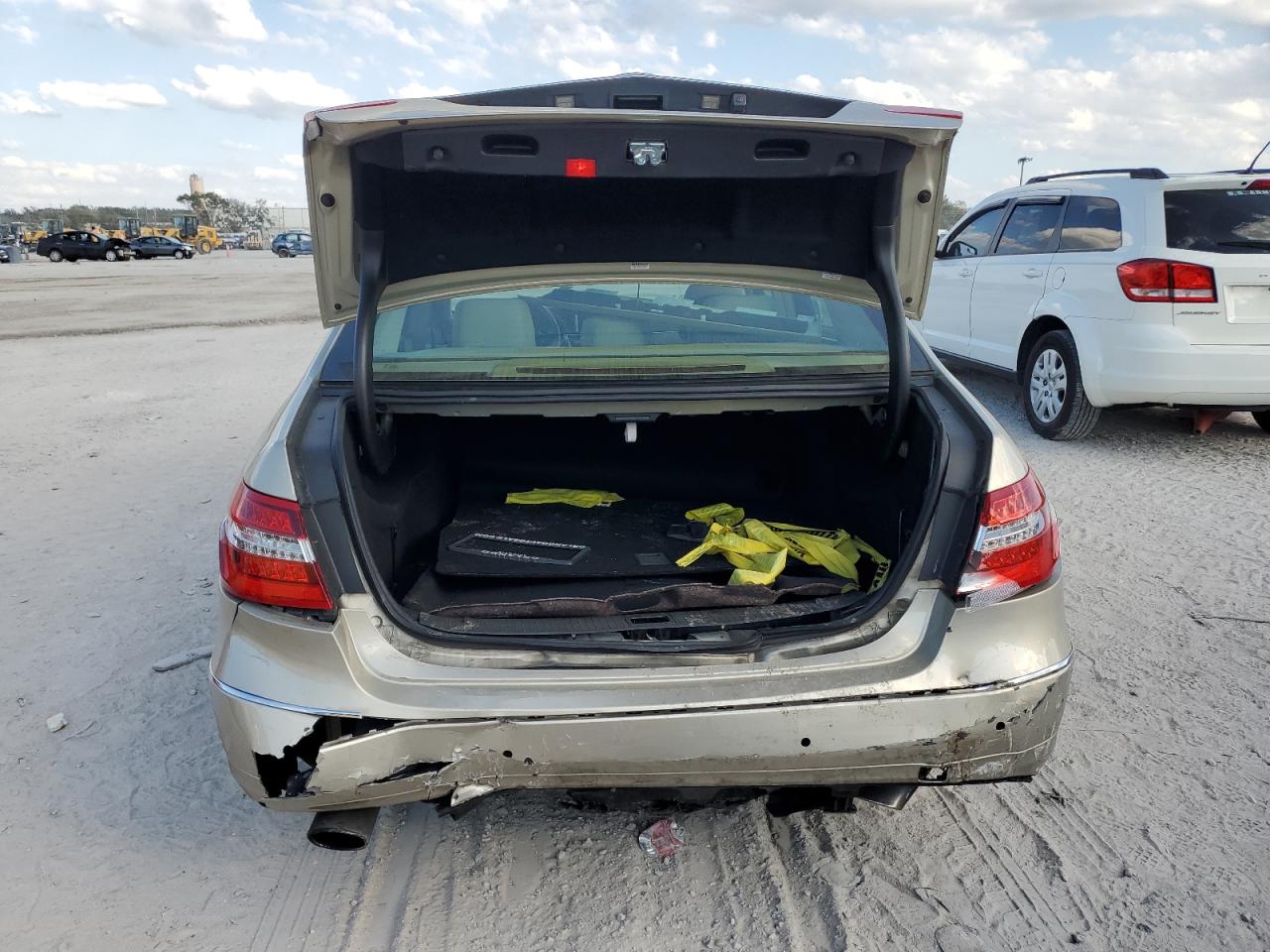 2010 Mercedes-Benz E-klasse VIN WDDHF5GB2AA090162 Copart auction photo, rear end damage thumbnail 6
