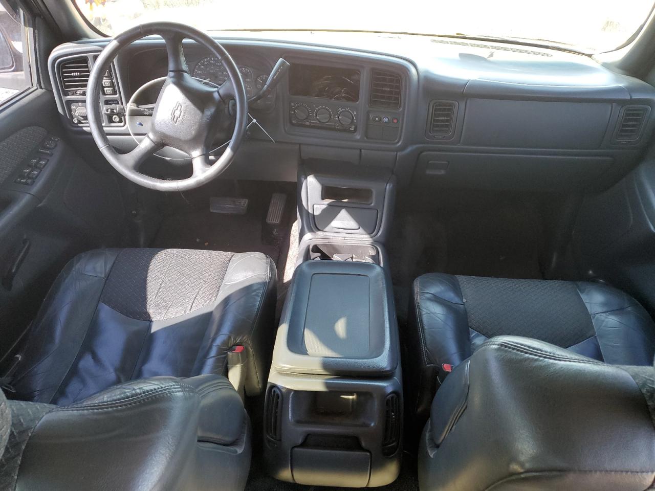 2002 Chevrolet Avalanche VIN 3GNEK13T52G137145 Copart auction photo, front end / side damage thumbnail 8