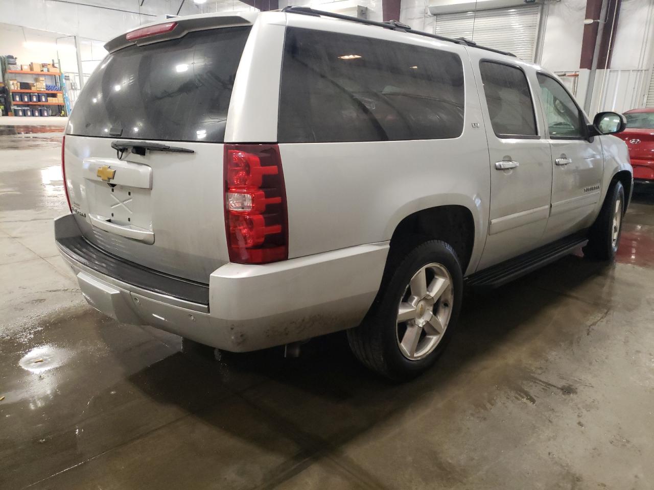 2014 Chevrolet Suburban VIN 1GNSKKE70ER128365 Copart auction photo, front end / side damage thumbnail 3