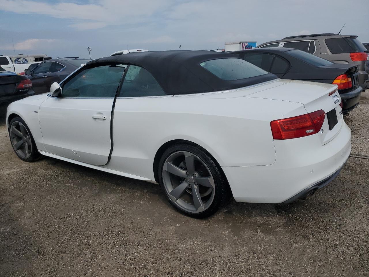 2015 Audi A5 VIN WAUMFAFH5FN002578 Copart auction photo, water/flood / minor dent/scratches damage thumbnail 2