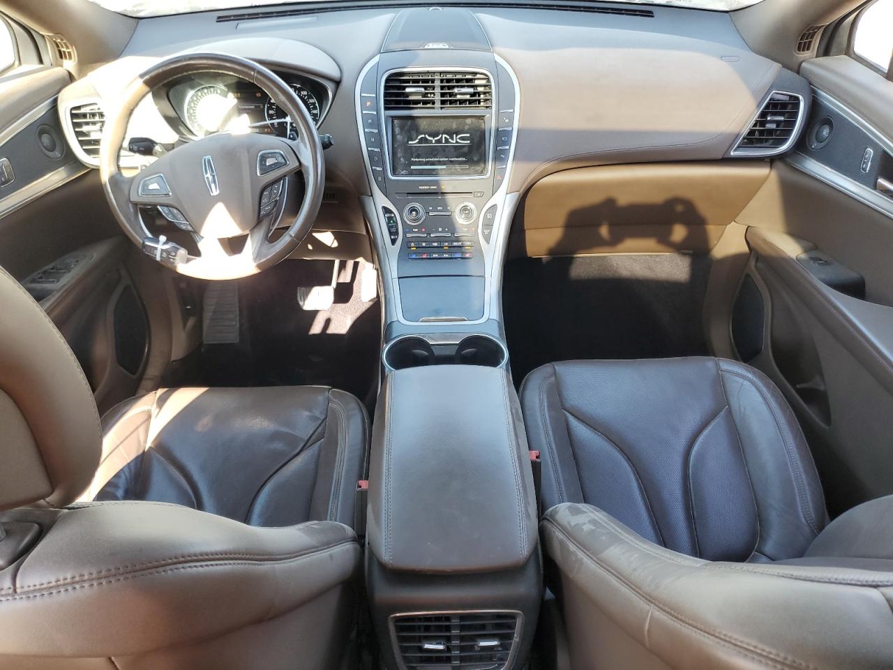 2016 Lincoln MKX VIN 2LMTJ6LR6GBL28040 Copart auction photo, rear end / minor dent/scratches damage thumbnail 8