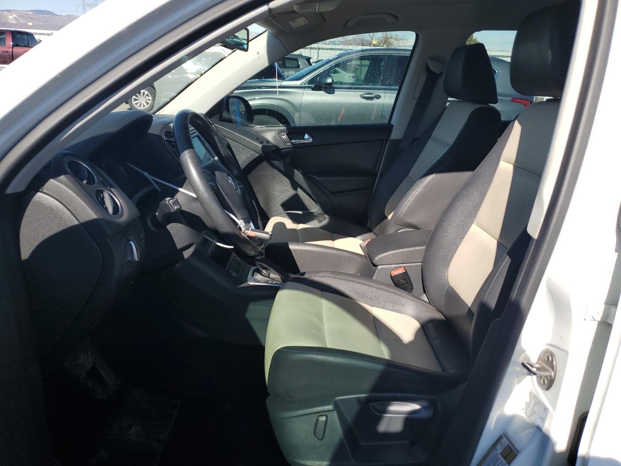 2017 Volkswagen Tiguan VIN WVGBV7AX8HK004761 Copart auction photo, front end damage thumbnail 7