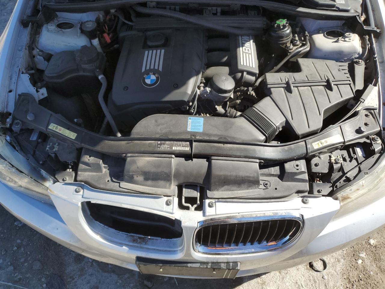 2010 BMW 3er VIN WBAPH7G56ANM48097 Copart auction photo, front end damage thumbnail 11