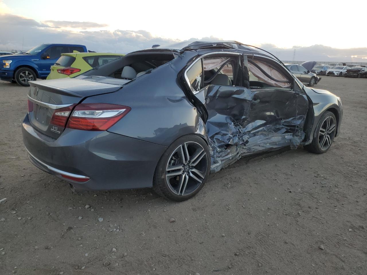 2017 Honda Accord VIN 1HGCR3F92HA006304 Copart auction photo, side damage thumbnail 3