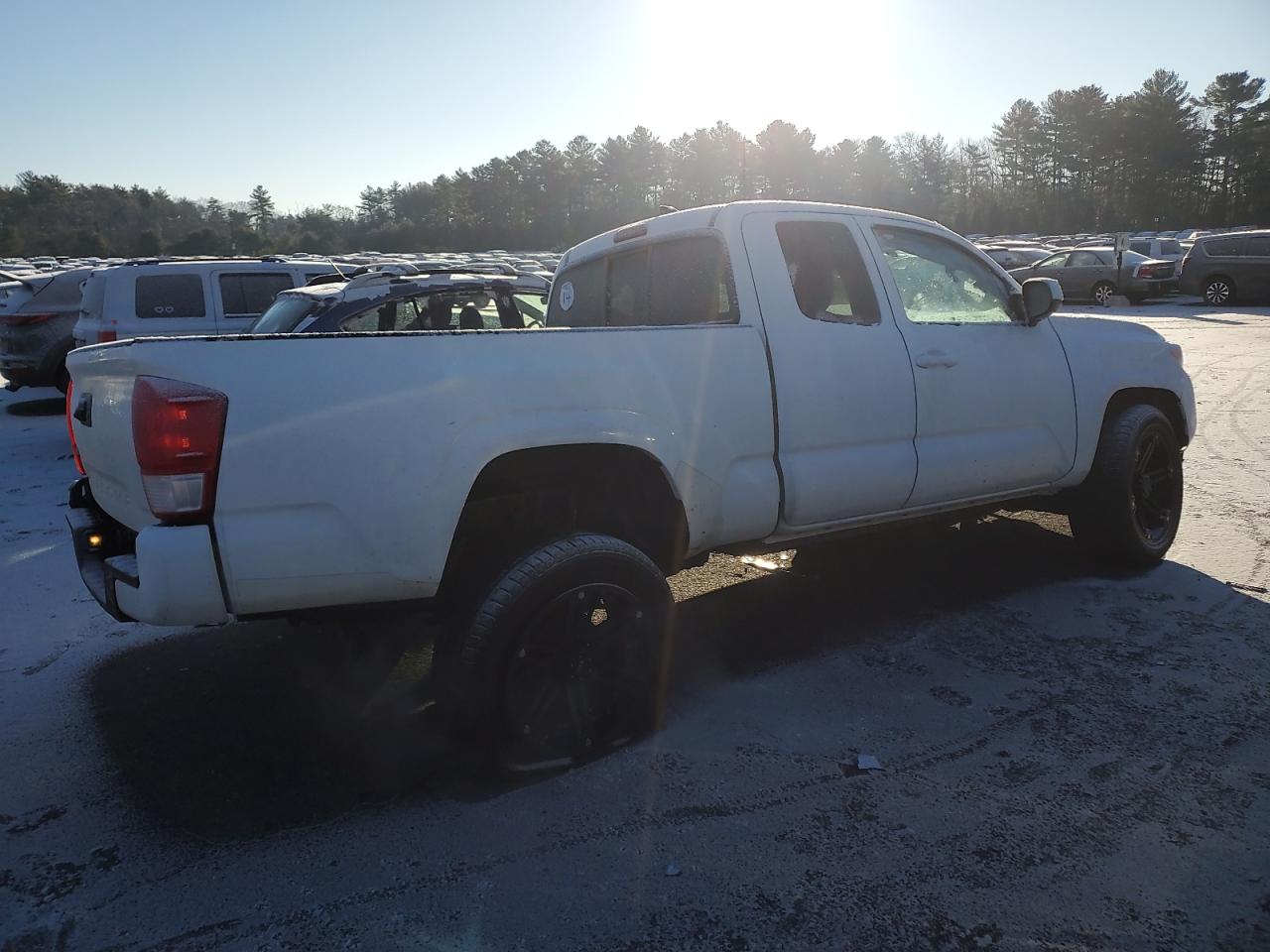2017 Toyota Tacoma VIN 5TFSX5EN4HX051297 Copart auction photo, front end / side damage thumbnail 3