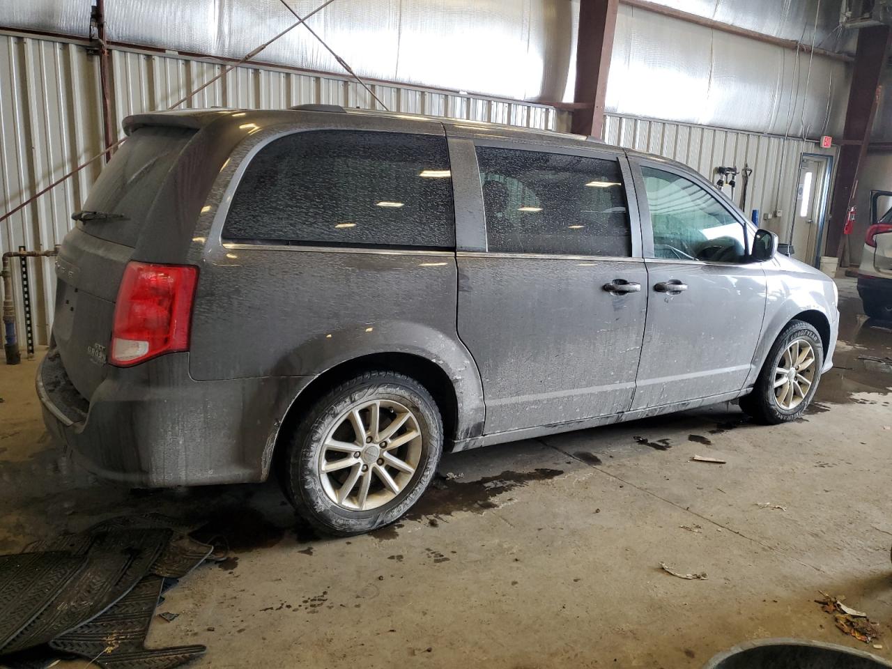 2018 Dodge Caravan VIN 2C4RDGCG0JR231694 Copart auction photo, front end damage thumbnail 3