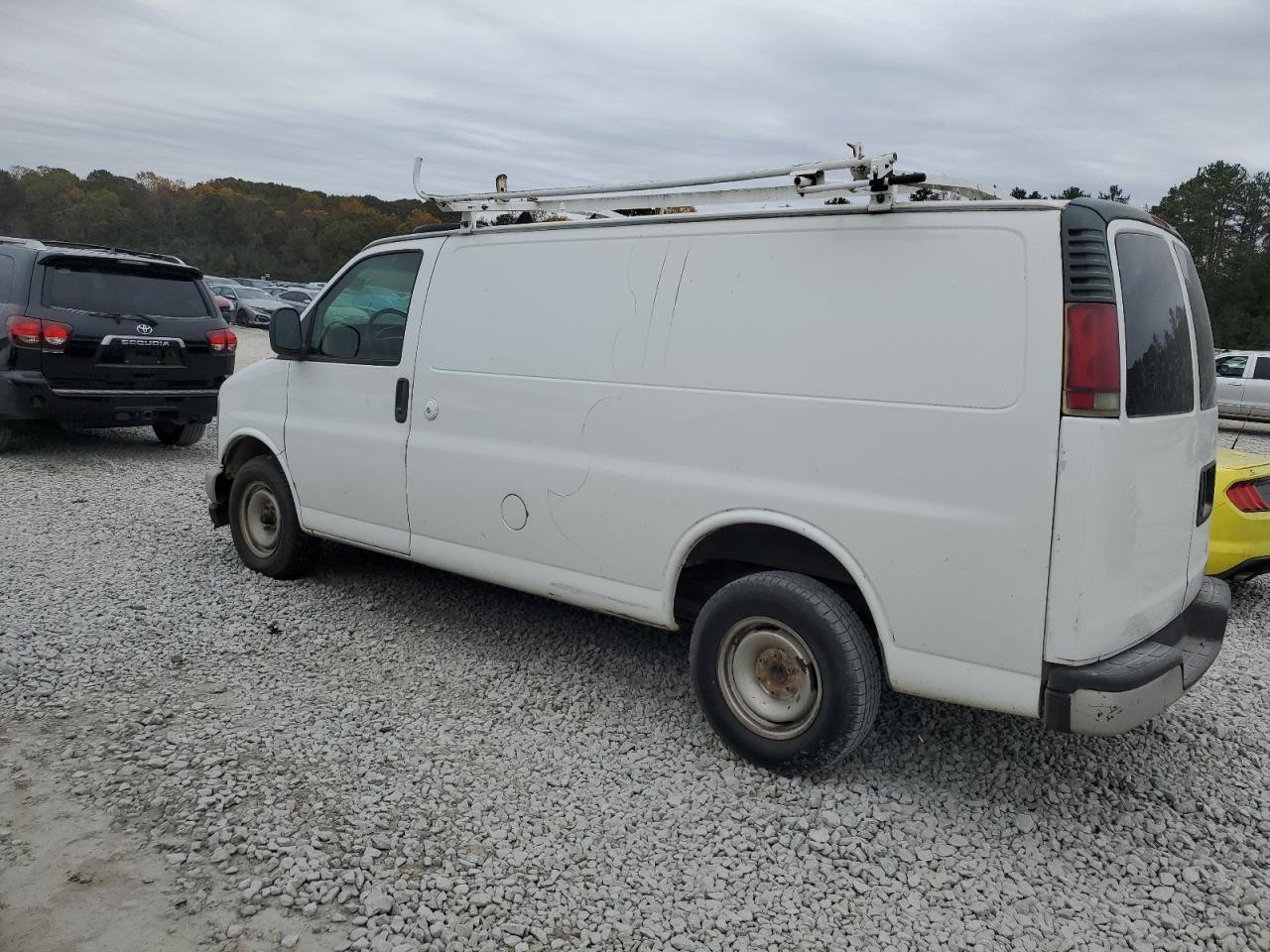 2001 Chevrolet Express VIN 1GCFG25W311133183 Copart auction photo, minor dent/scratches damage thumbnail 2