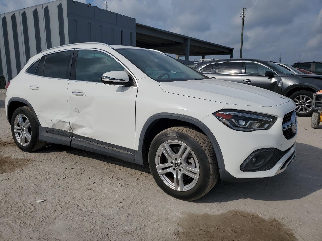 2021 Mercedes-Benz GLA-klasse VIN W1N4N4GB4MJ239335 Copart auction photo, side / minor dent/scratches damage thumbnail 4