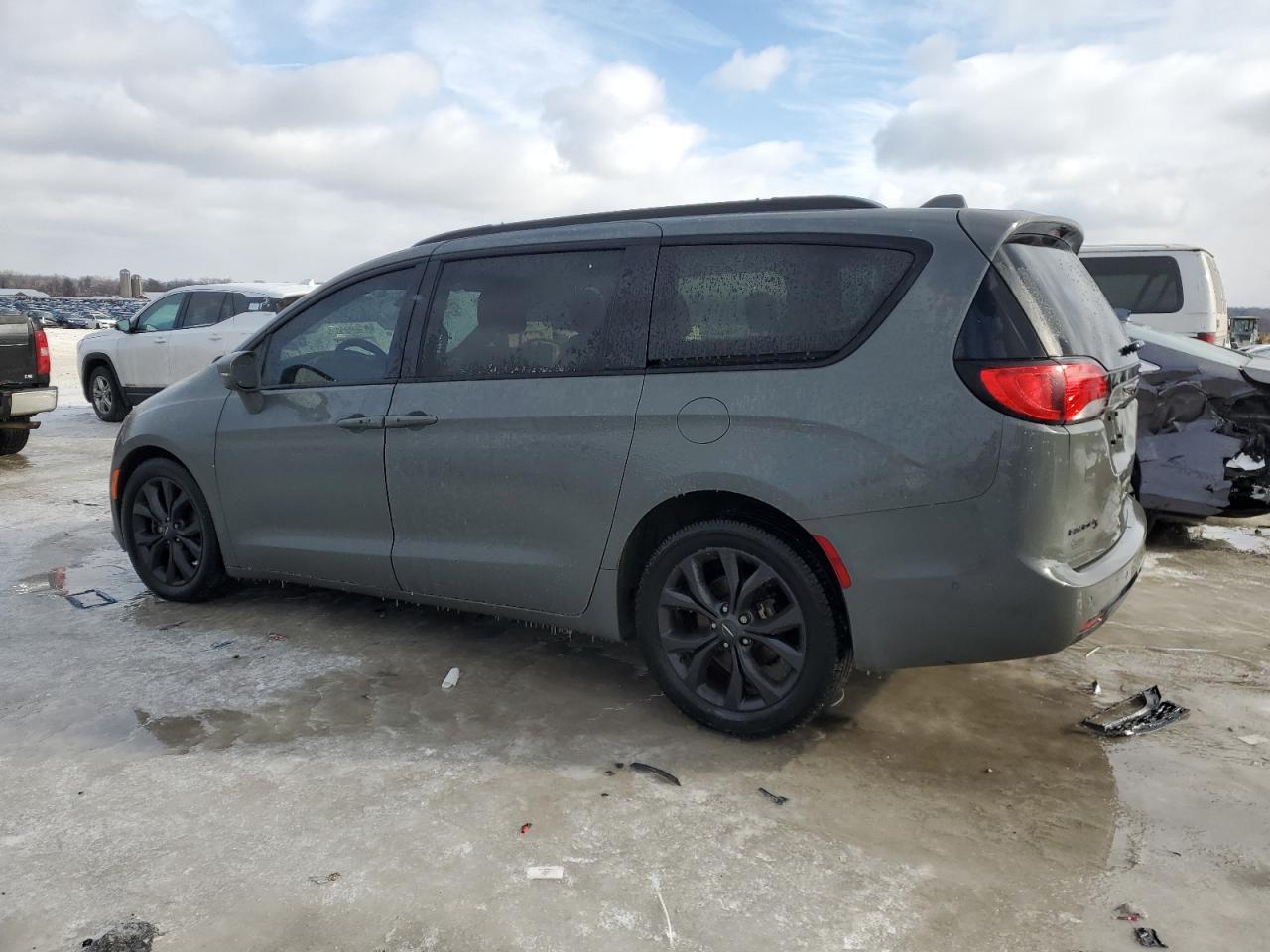 2020 Chrysler Pacifica VIN 2C4RC1GG7LR136983 Copart auction photo, side / front end damage thumbnail 2
