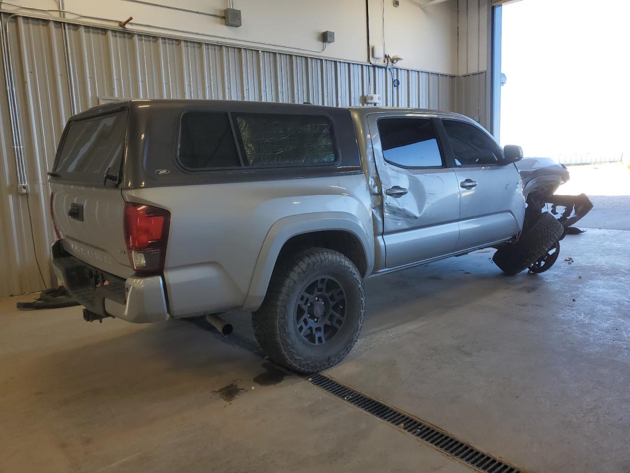 2019 Toyota Tacoma VIN 3TMCZ5AN6KM206434 Copart auction photo, all over damage thumbnail 3