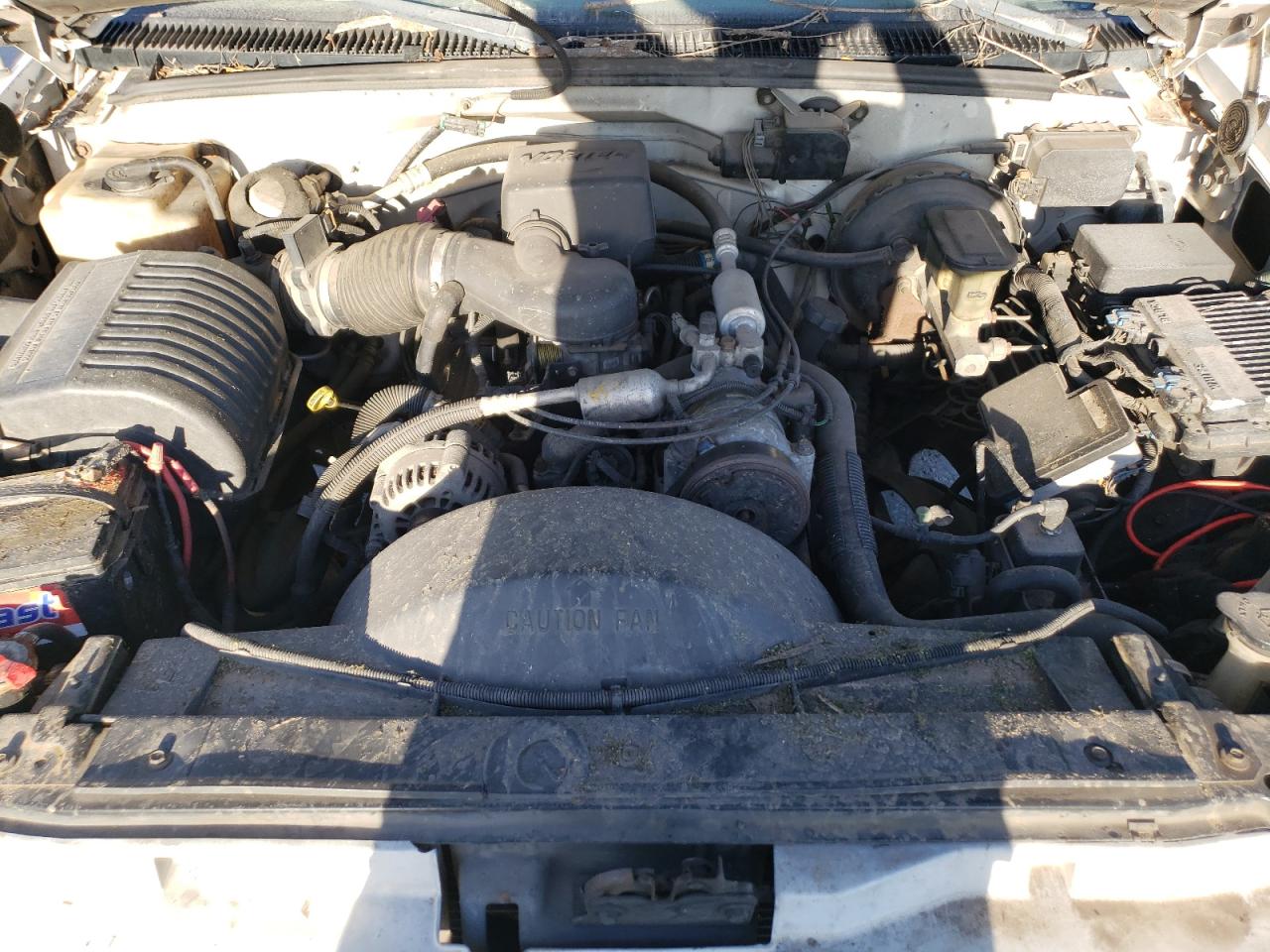 1998 GMC Sierra VIN 2GTEC19R3W1521263 Copart auction photo, all over damage thumbnail 11