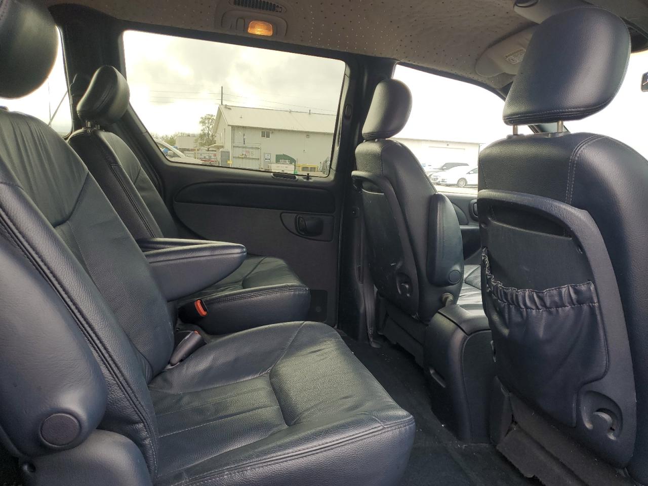 2002 Chrysler Town & Country VIN 2C4GP54L02R757212 Copart auction photo, minor dent/scratches damage thumbnail 11