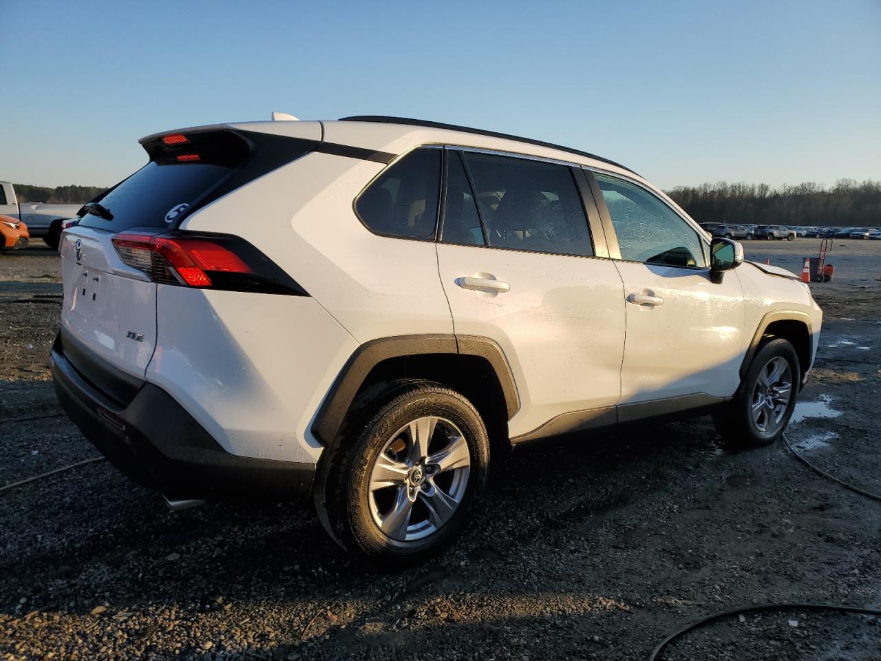 2022 Toyota RAV 4 VIN 2T3W1RFVXNC201438 Copart auction photo, front end damage thumbnail 3