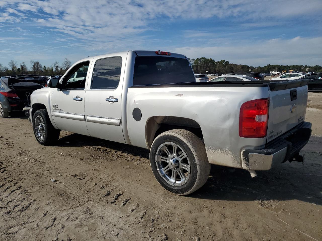 2010 Chevrolet Silverado VIN 3GCRCSE00AG151534 Copart auction photo, side / minor dent/scratches damage thumbnail 2