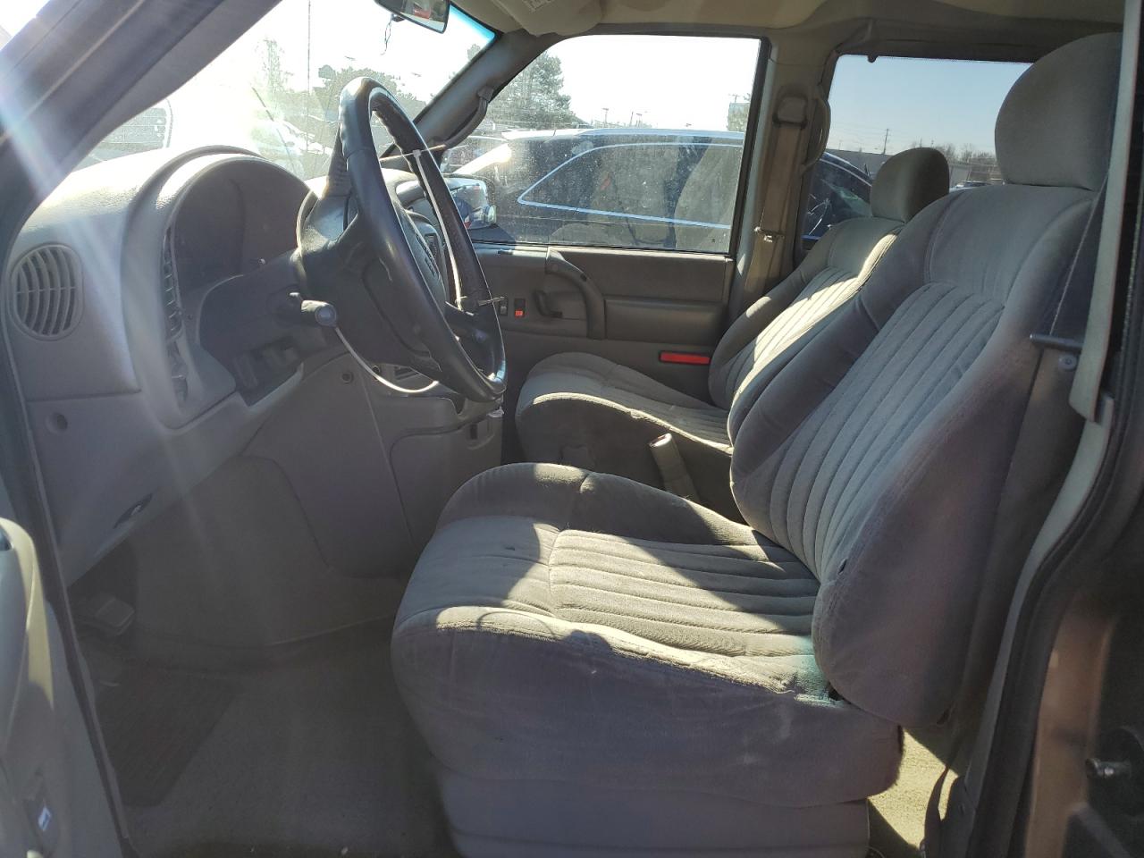 2003 GMC Safari VIN 1GKDM19X13B516327 Copart auction photo, front end damage thumbnail 7