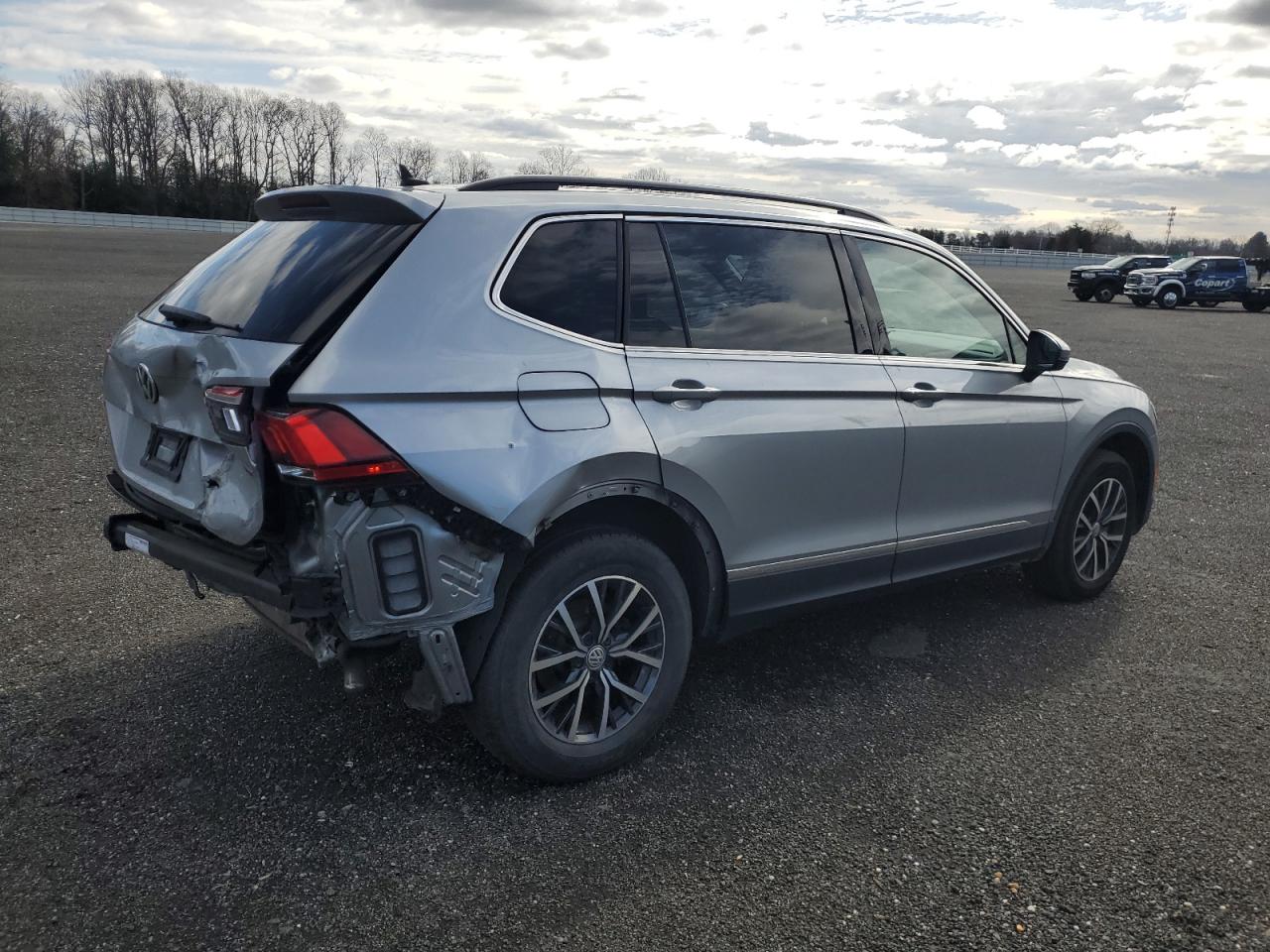 2020 Volkswagen Tiguan VIN 3VV2B7AX3LM021032 Copart auction photo, rear end damage thumbnail 3