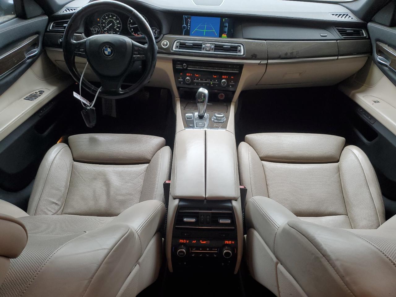 2011 BMW 7er VIN WBAKB8C55BCY65375 Copart auction photo, rear end / minor dent/scratches damage thumbnail 8