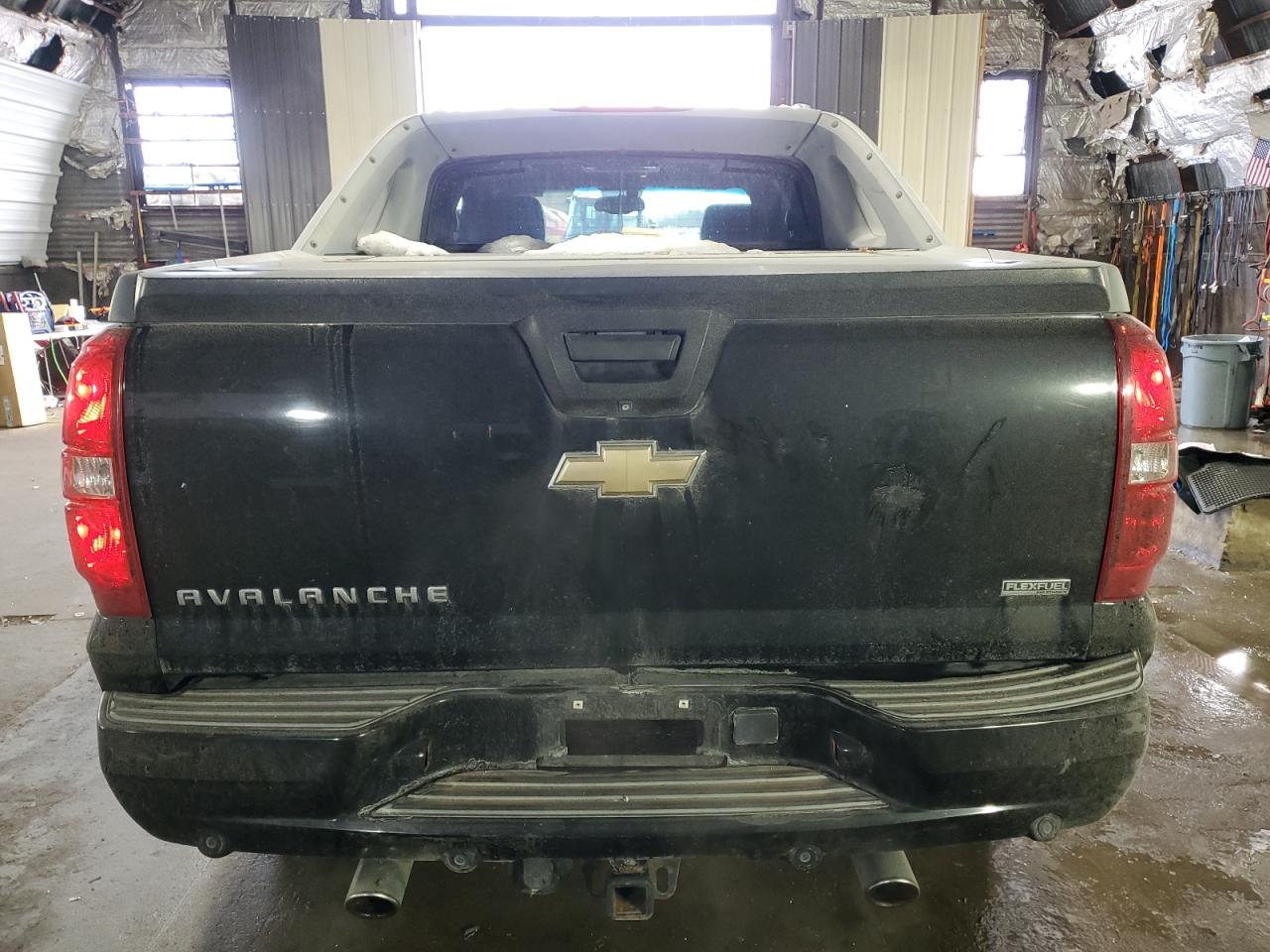 2009 Chevrolet Avalanche VIN 3GNEC32029G197376 Copart auction photo, front end / side damage thumbnail 6