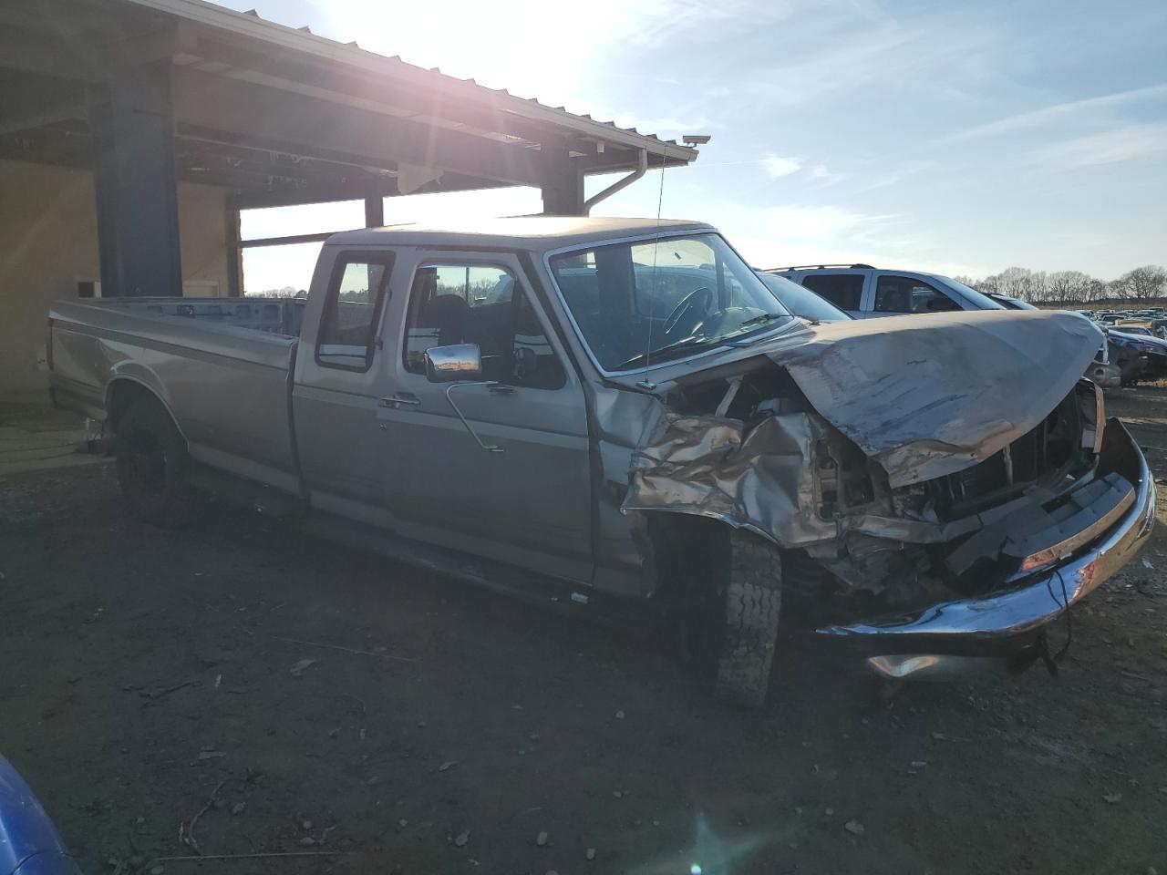 1993 Ford F250 VIN 1FTHX25M2PKB23111 Copart auction photo, front end / side damage thumbnail 4