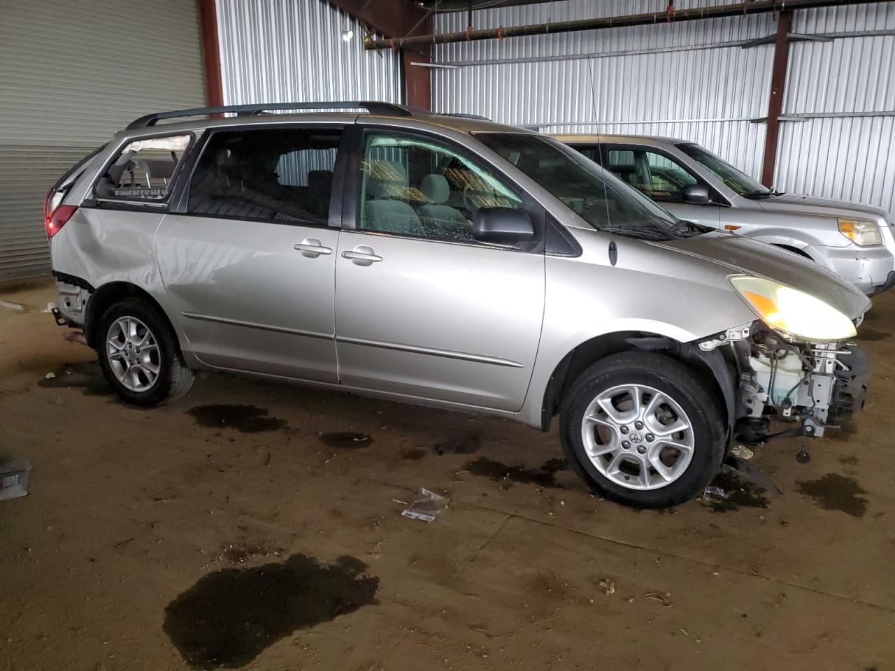 2004 Toyota Sienna VIN 5TDBA23C24S024858 Copart auction photo, all over damage thumbnail 4