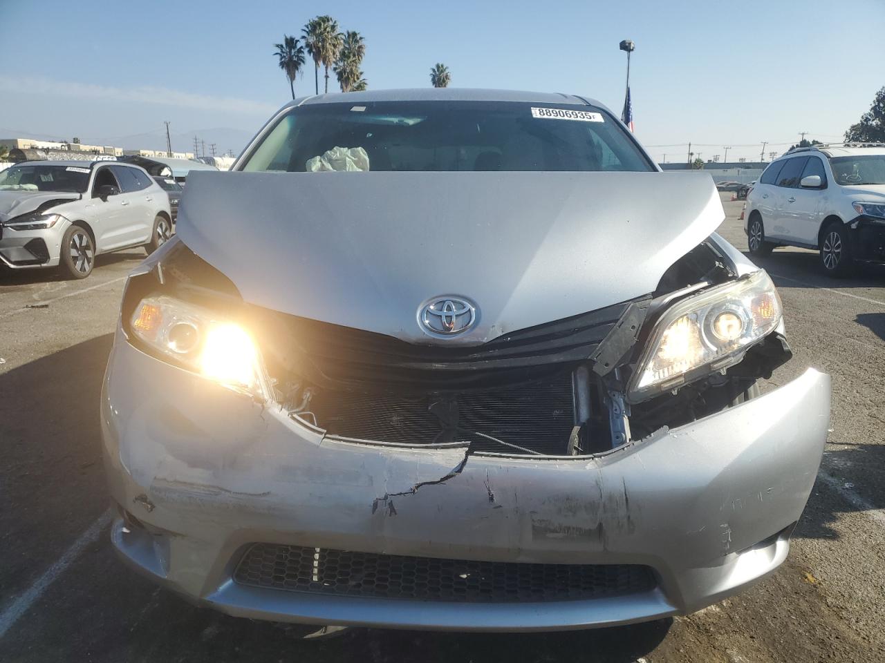 2011 Toyota Sienna VIN 5TDZK3DC5BS105110 Copart auction photo, front end damage thumbnail 5