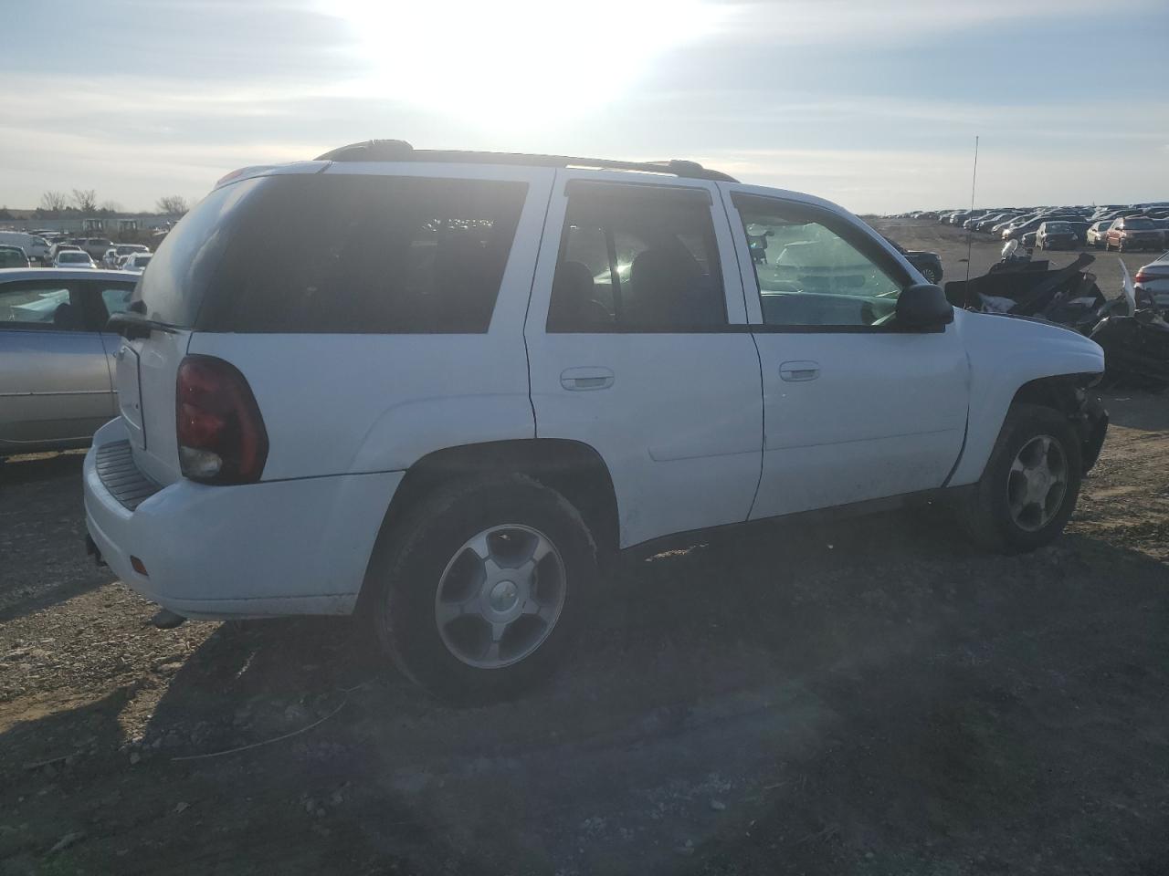 2009 Chevrolet TrailBlazer VIN 1GNDS33S292114214 Copart auction photo, front end / minor dent/scratches damage thumbnail 3