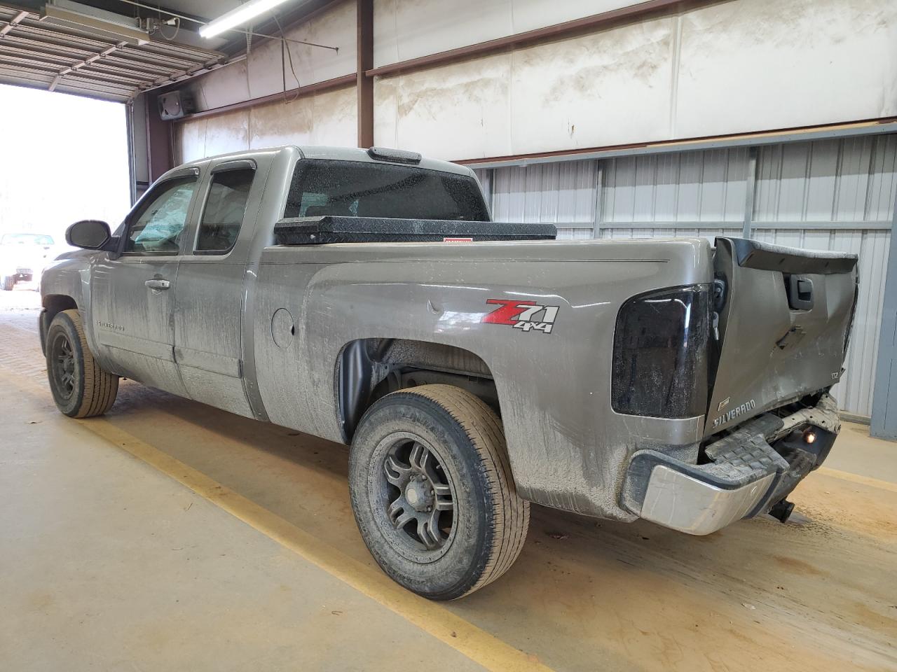 2007 Chevrolet Silverado VIN 1GCEK19027Z506945 Copart auction photo, rear end damage thumbnail 2