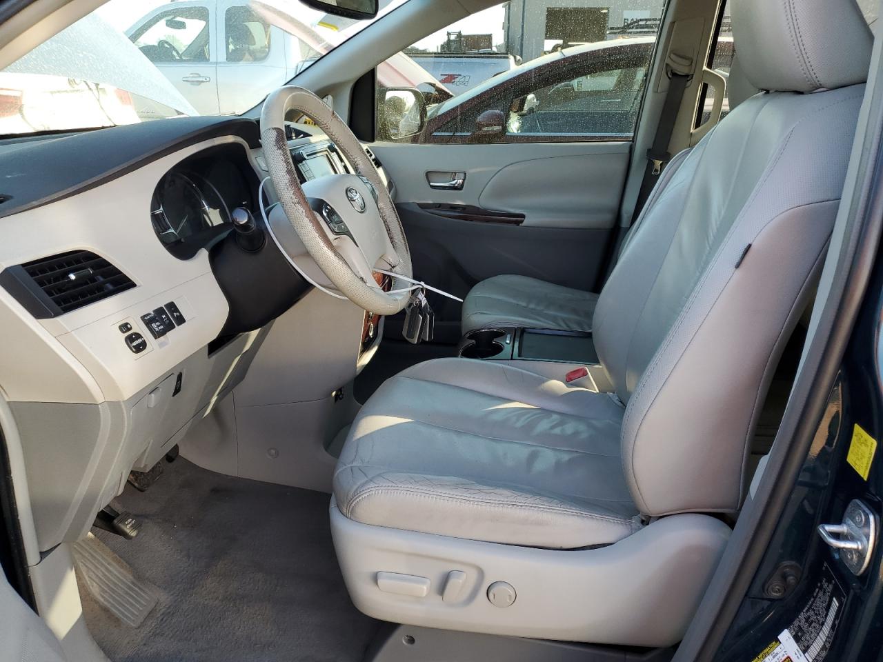 2011 Toyota Sienna VIN 5TDYK3DC1BS104449 Copart auction photo, front end damage thumbnail 7