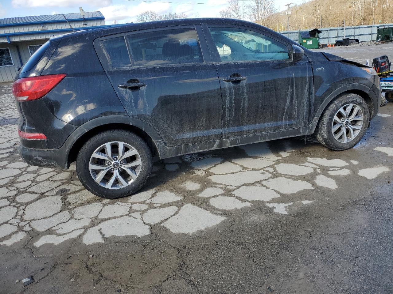 2016 KIA Sportage VIN KNDPBCACXG7853641 Copart auction photo, rollover damage thumbnail 3