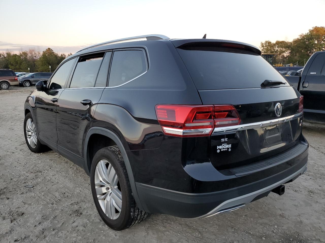 2019 Volkswagen Atlas VIN 1V2UR2CAXKC615016 Copart auction photo, front end / side damage thumbnail 2