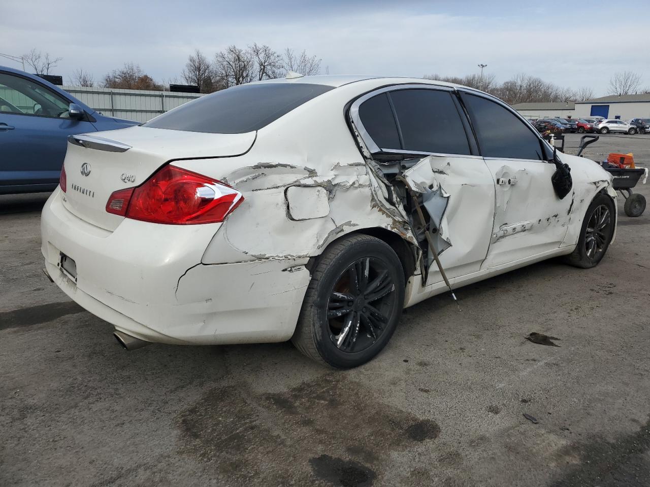 2015 Infiniti Q40 VIN JN1CV6AR6FM650843 Copart auction photo, front end / side damage thumbnail 3