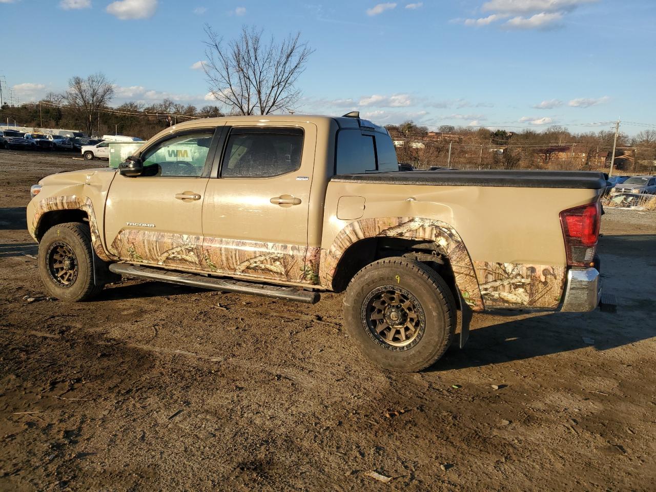 2018 Toyota Tacoma VIN 5TFCZ5AN2JX122460 Copart auction photo, all over damage thumbnail 2