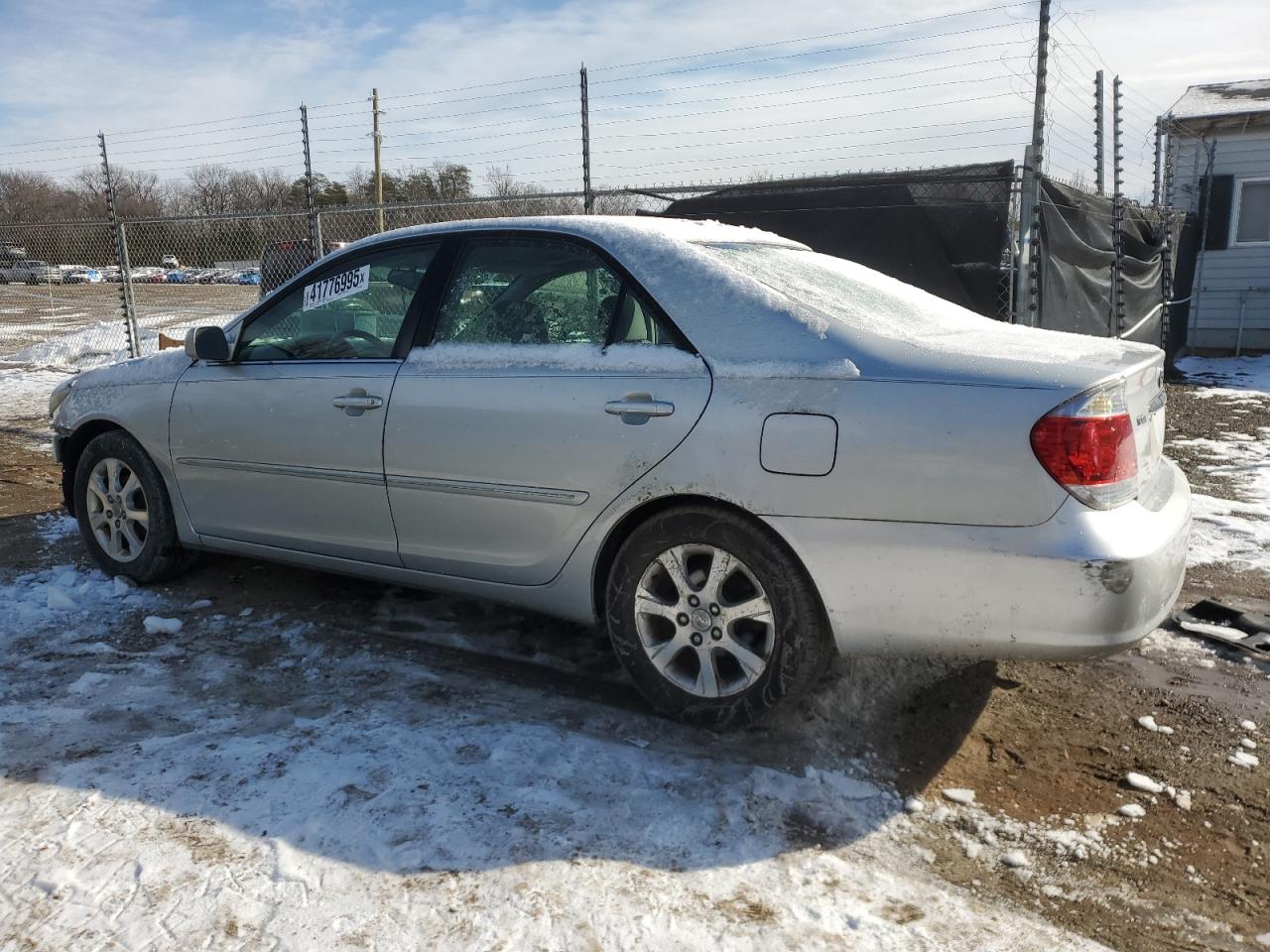 2005 Toyota Camry VIN 4T1BE30K35U570485 Copart auction photo, front end / minor dent/scratches damage thumbnail 2