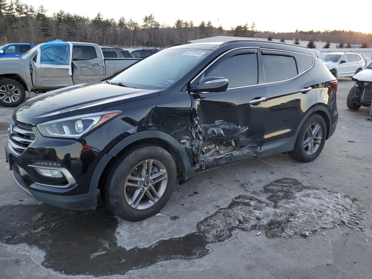 2018 Hyundai Santa Fe VIN 5NMZUDLB0JH075573