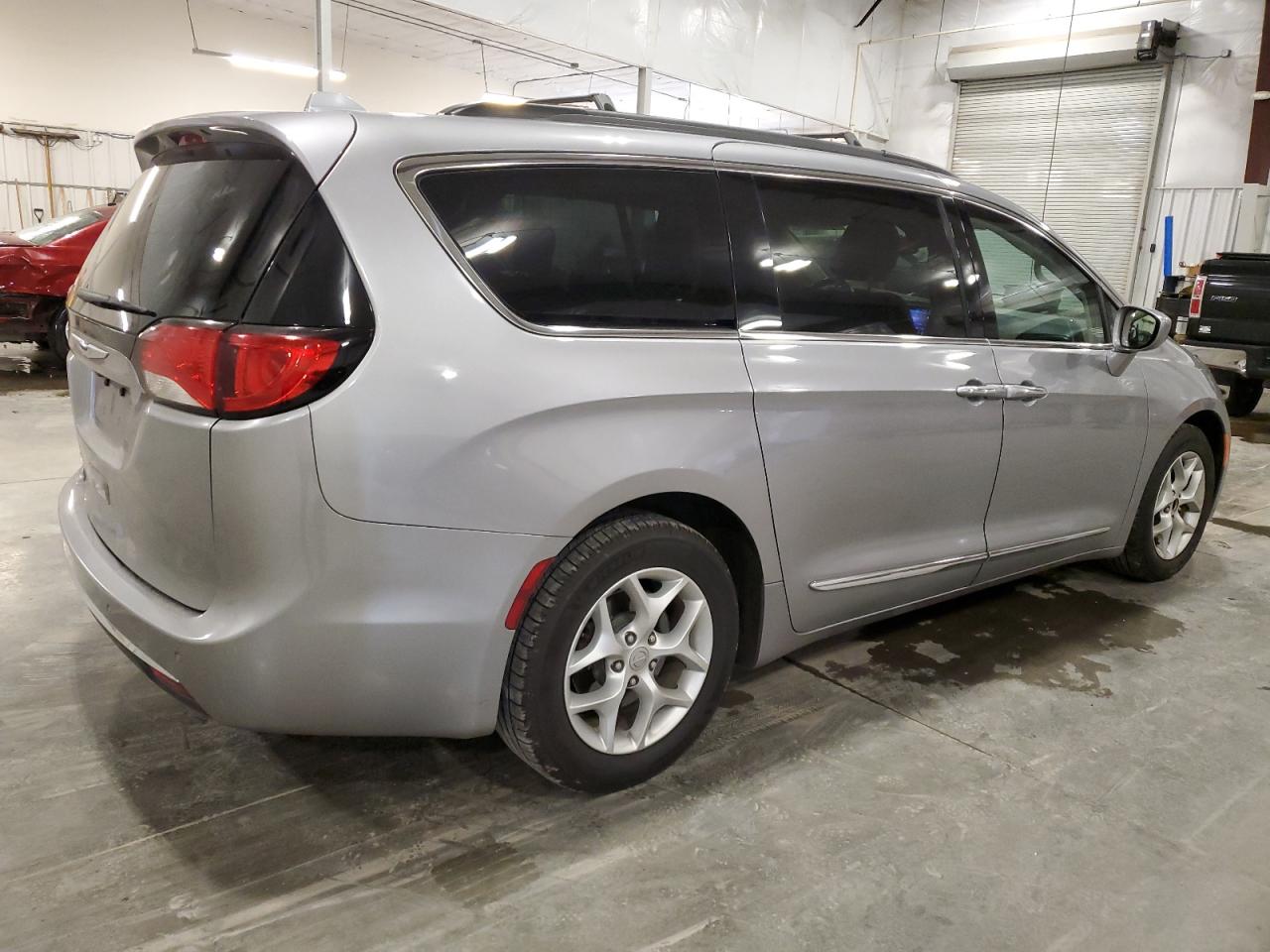 2017 Chrysler Pacifica VIN 2C4RC1BGXHR820585 Copart auction photo, front end / hail damage thumbnail 3