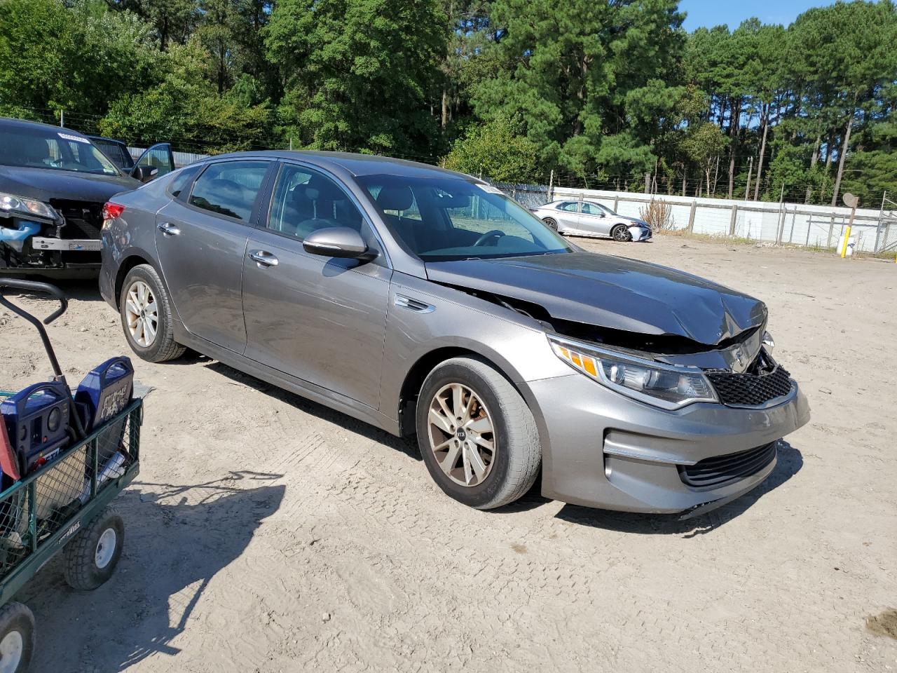 2016 KIA Optima VIN 5XXGT4L3XGG105950 Copart auction photo, front end / minor dent/scratches damage thumbnail 4