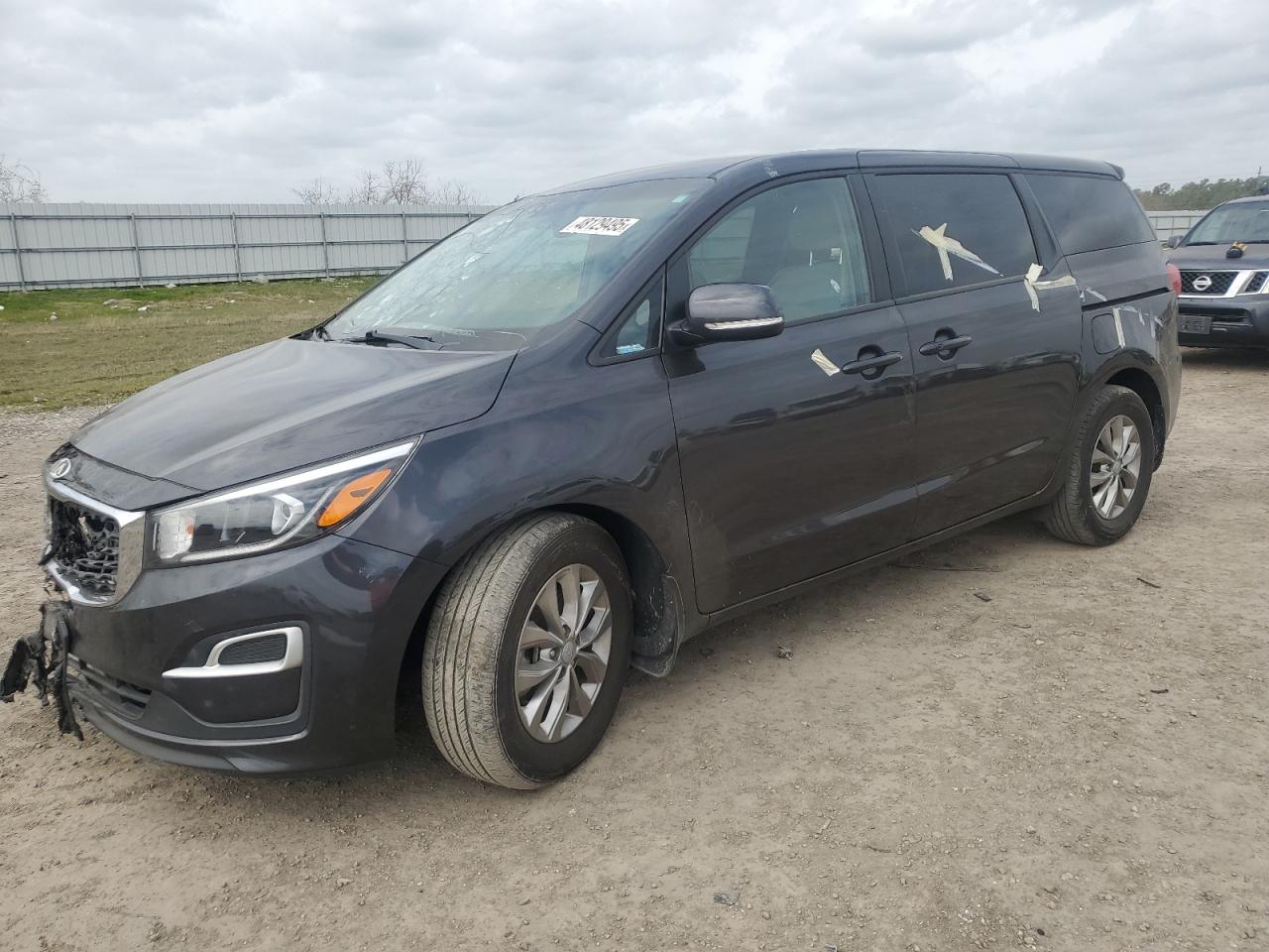 2021 KIA Sedona VIN KNDMB5C17M6665266 - Copart auction photo