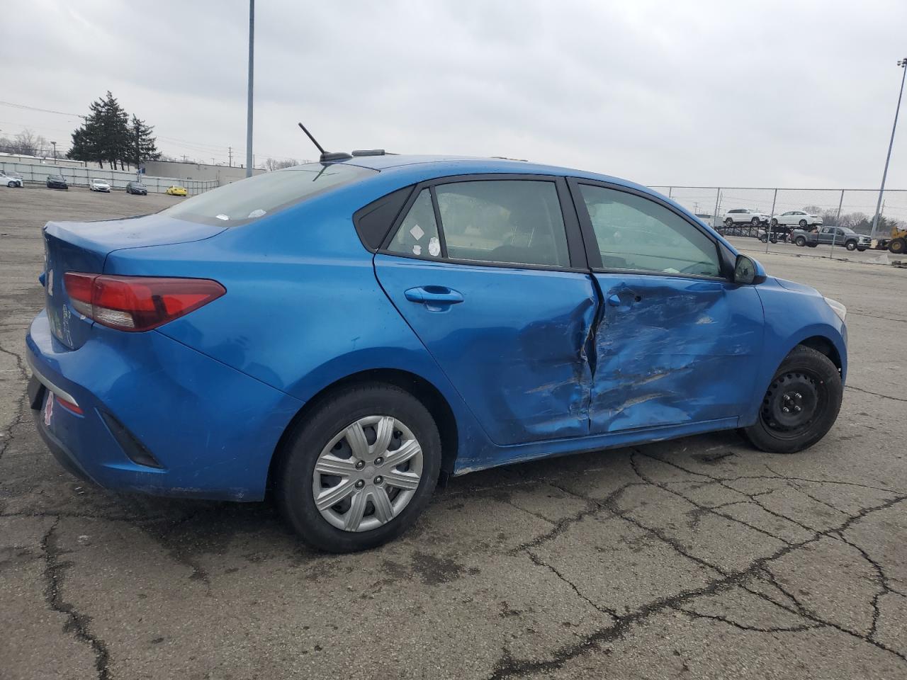 2022 KIA Rio VIN 3KPA24AD4NE462678 Copart auction photo, side / front end damage thumbnail 3